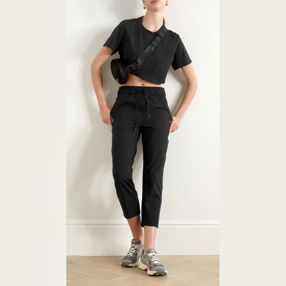 Lululemon On the Fly Pant / Cropped / Black / Size 2